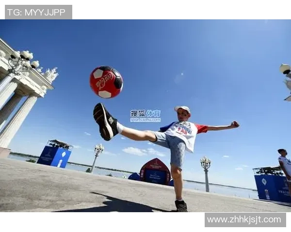 女子与足球明星亲密合影展现青春活力与运动魅力的精彩瞬间 女子与足球明星亲密合影展现青春活力与运动魅力的精彩瞬间